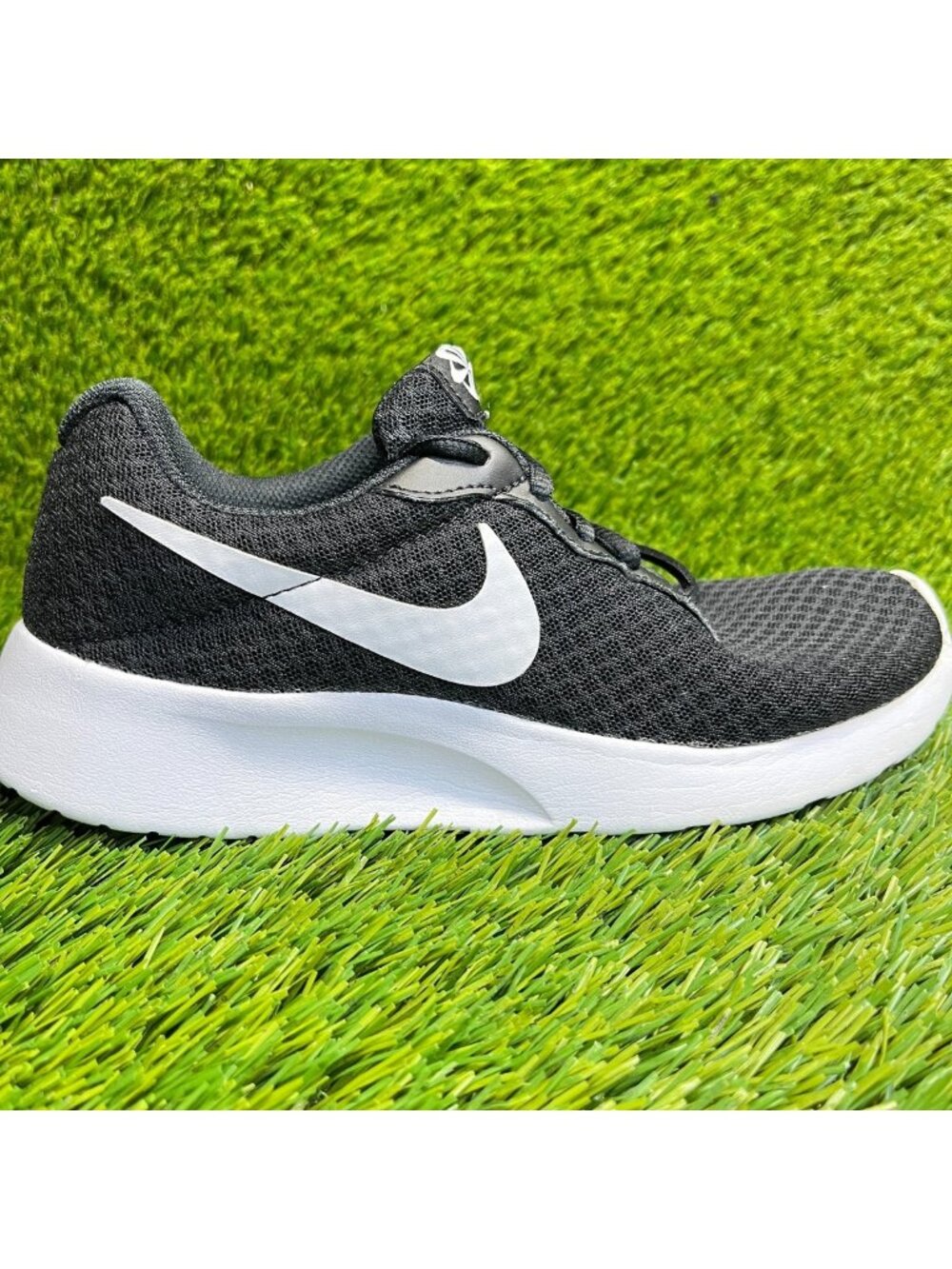 Nike Tanjun Womens Size 6 Black White Athletic Running Walking Shoes Sneakers